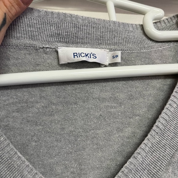 Ricky’s grey v neck - Picture 2 of 2